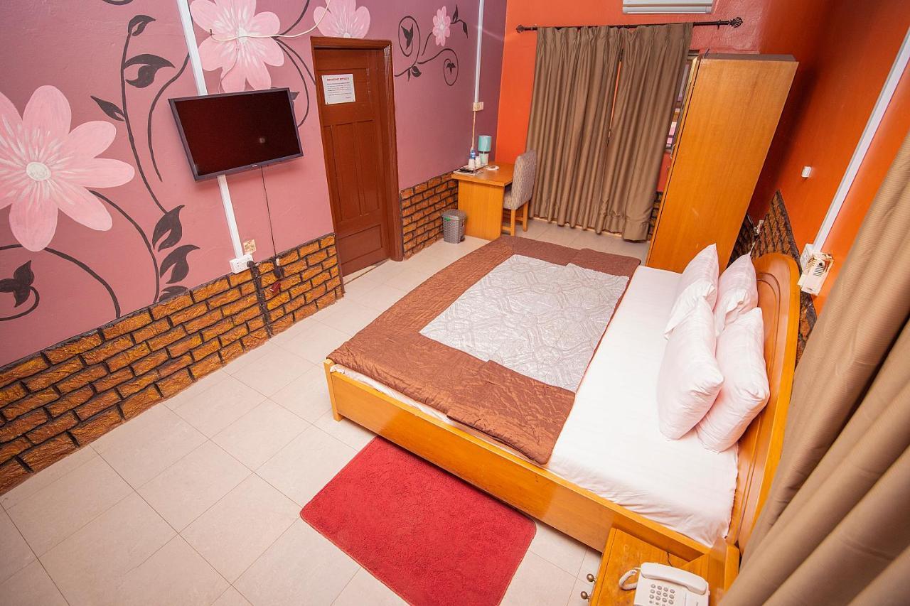 Hilton View Hotel Ogbodjo Exterior photo