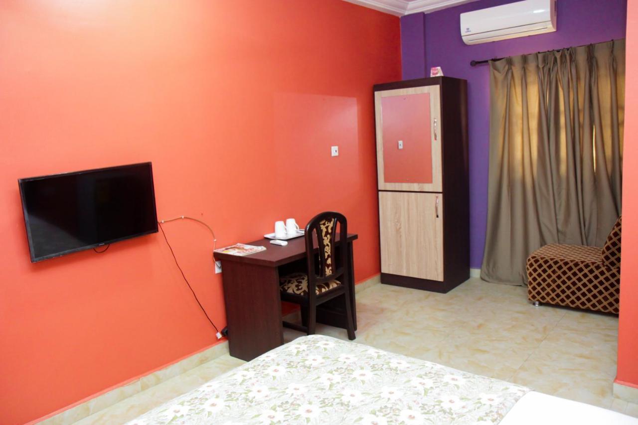 Hilton View Hotel Ogbodjo Exterior photo