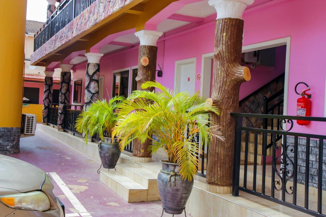 Hilton View Hotel Ogbodjo Exterior photo